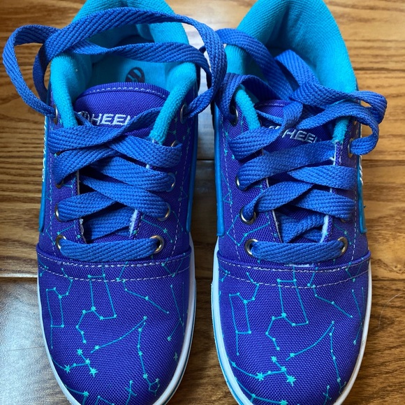 HEELYS -Youth Size 2. The Authentic Wheeled Shoe. - Picture 6 of 12